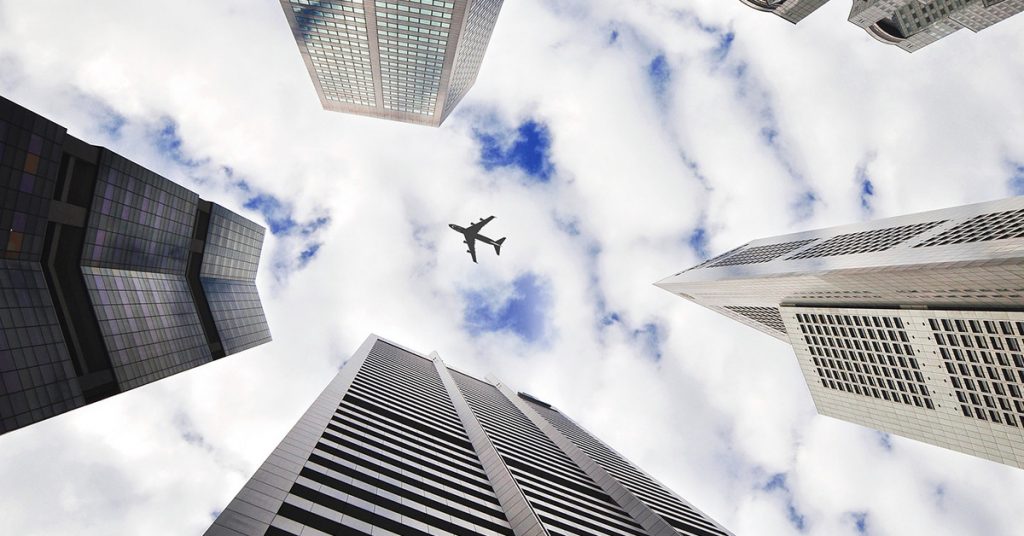 Sigue leyendo Un cuerpo cae de un avión y se halla en una casa en Londres