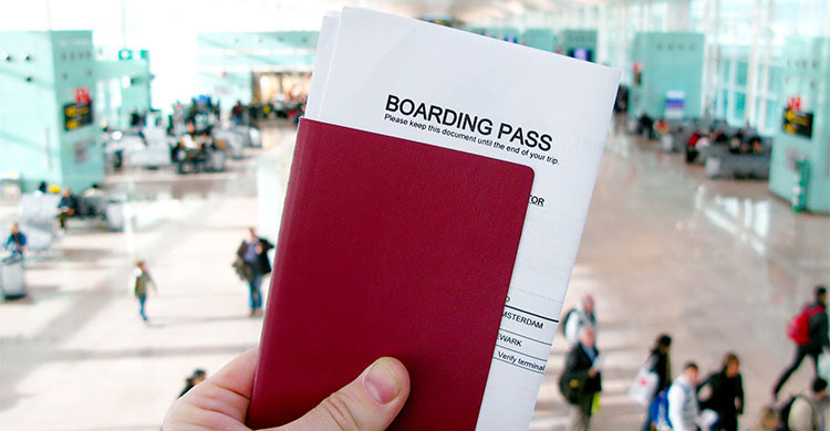 El viajero ha de demostrar, con los billetes, que tiene la intención de salir del país (iStock)
