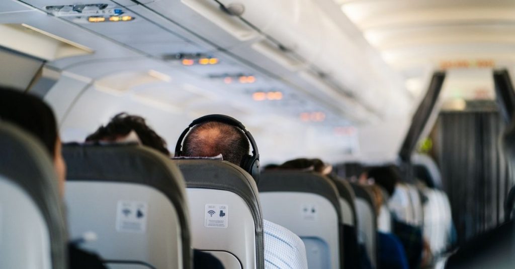 Sigue leyendo Una mujer tose a los pasajeros tras ser obligada a abandonar el avión