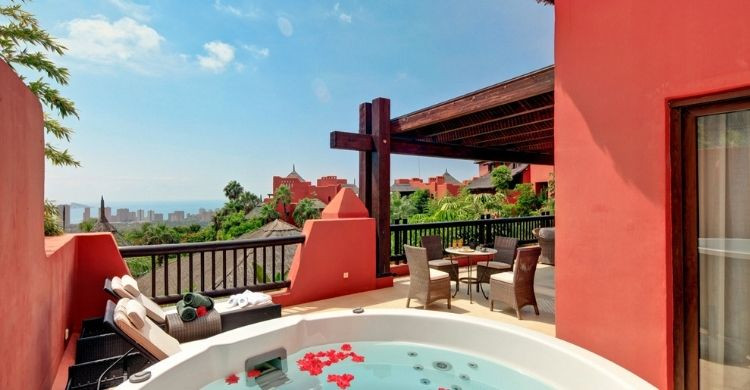 Terraza con espectaculares vistas (barcelo.com)