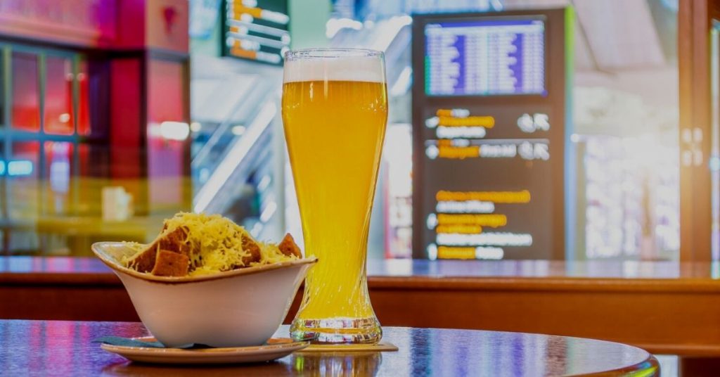 Sigue leyendo El truco de estos irlandeses para saltarse el confinamiento: cervezas por billetes de avión