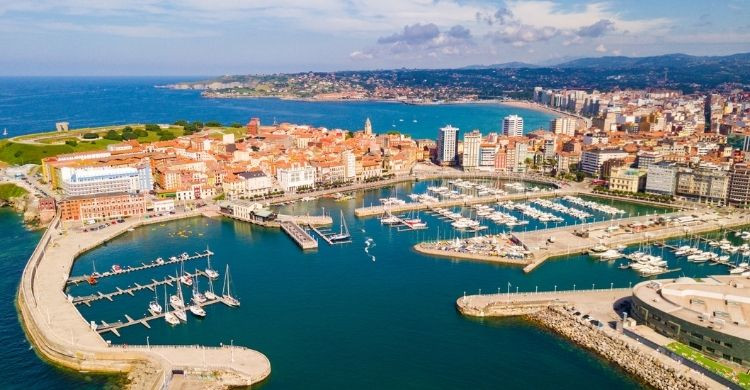 Puerto deportivo Gijón (Istock)