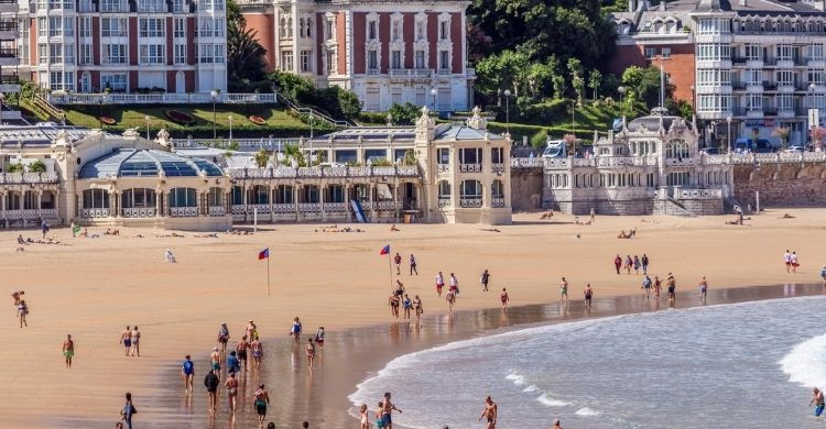 Pasear por la Playa de la Concha y otros placeres (iStock)