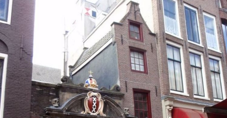 En Amsterdam encontramos varias casas estrechas (Facebook)