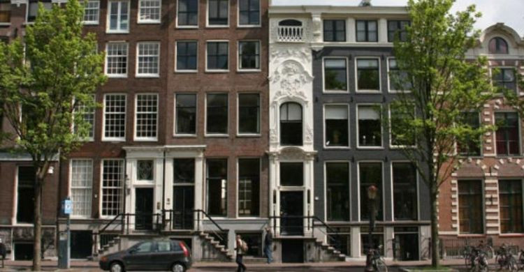 Otra de las casas más estrechas de Amsterdam (Facebook)