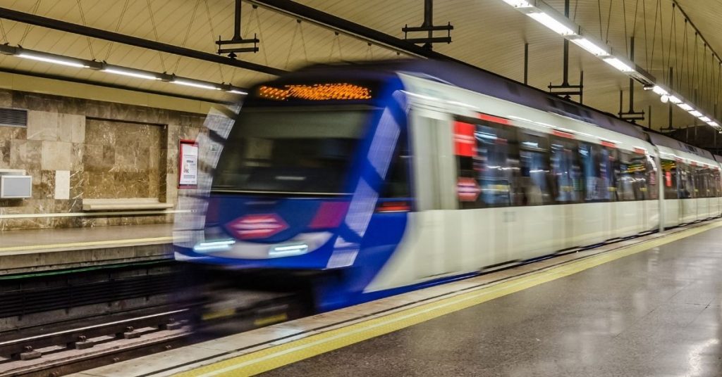 Sigue leyendo Un policía fuera de servicio salva la vida de un joven en el metro de Madrid