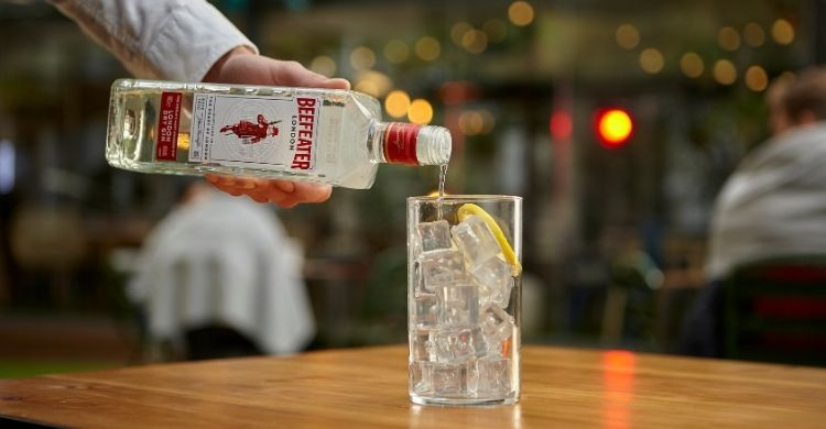 La vida está llena de colores, tantos como tu copa de Beefeater London