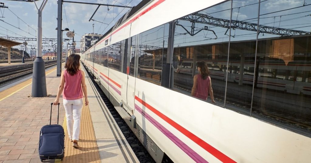 Sigue leyendo Renfe ofrece billetes a 15 euros para celebrar su 80 aniversario
