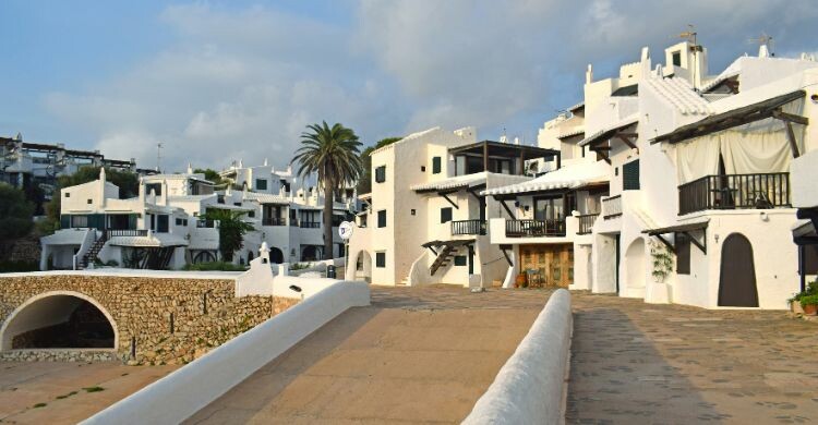 Binibeca Bell (Canva)