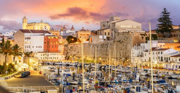 Municipio Ciutadella en Menorca (Adobe Stock)