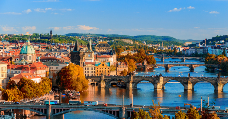 Una ciudad y ambiente único. ¡La ciudad de Praga tiene miles de lugares por visitar! (iStock).