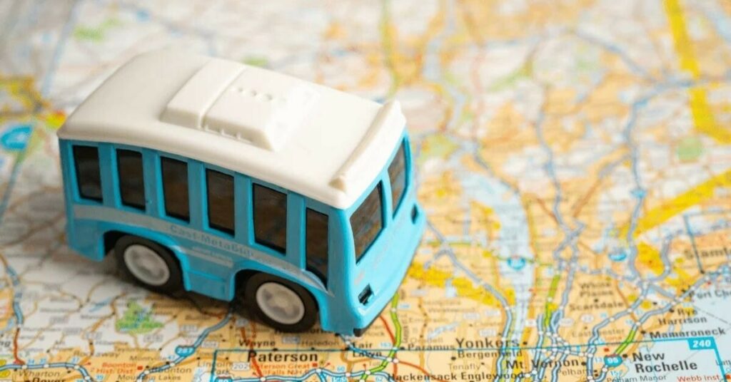 Sigue leyendo Así puedes viajar gratis por España en autobús
