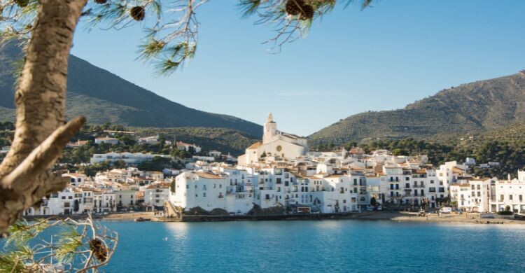 Cadaqués, Costa Brava (Adobe Stock)