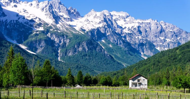 Uno de los destinos más populares es el Parque Nacional de Valbonë (Adobe Stock)