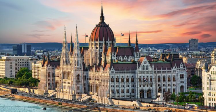 Ofertas de vuelo para Budapest (Adobe Stock)