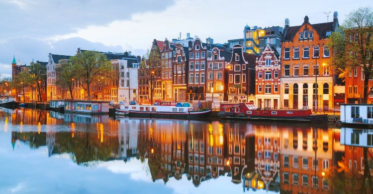 Casas en Ámsterdam (Adobe Stock)