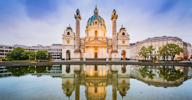 Karlsplatz (Adobe Stock)