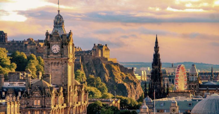Vistas de Edimburgo (Adobe Stock)