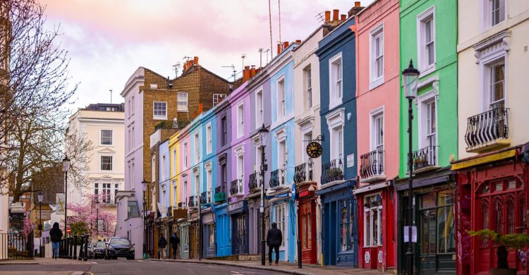 Barrio de Notting Hill en Londres (Adobe Stock)