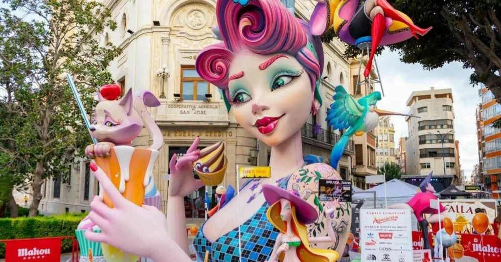 Sigue leyendo 5 pueblos donde disfrutar de las fallas