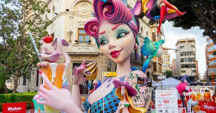 Sigue leyendo 5 pueblos donde disfrutar de las fallas