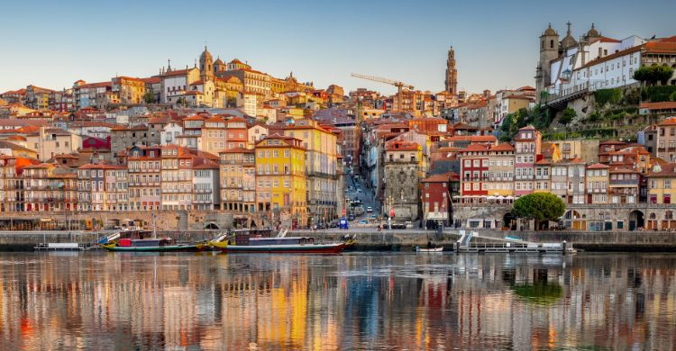 Atardecer en Oporto (Adobe Stock)