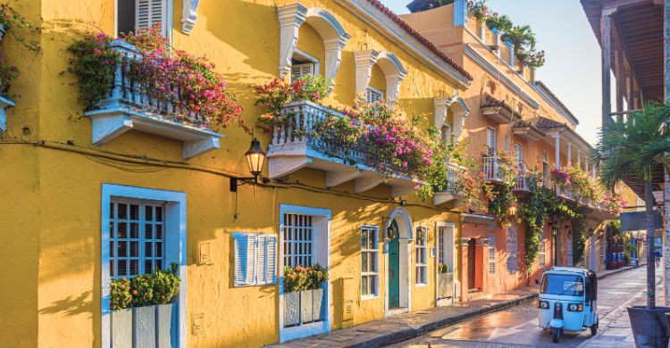 Calles coloridas en Cartagena (Adobe Stock)