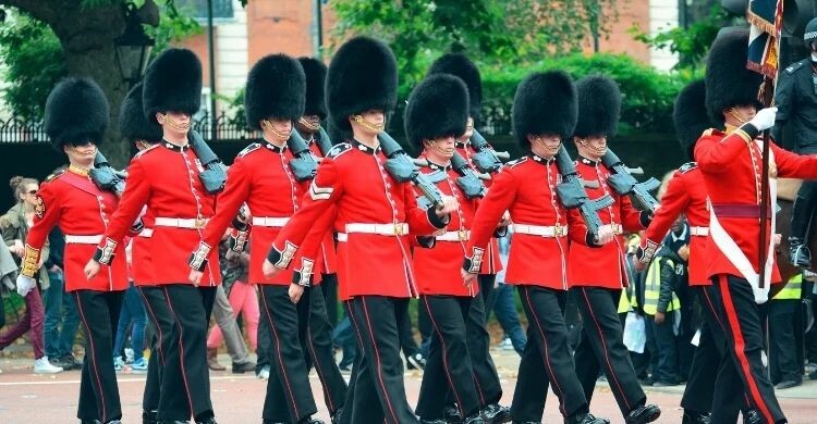 Cambio de guardia en el Palacio de Buckingham (Canva)