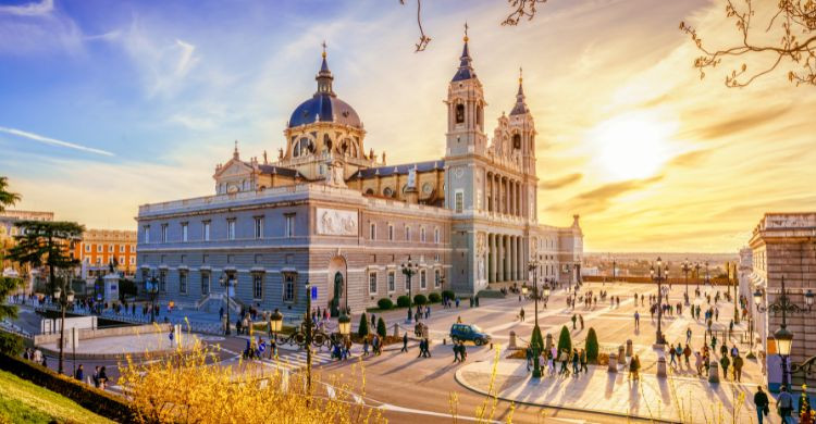 Catedral de Madrid, Madrid, España. (Adobe Stock)