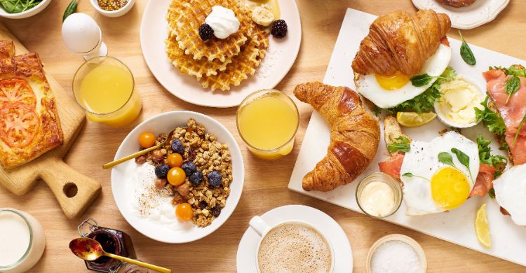 Disfruta de un Brunch en familia en El Café de la Ópera, en Madrid. (Adobe Stock)