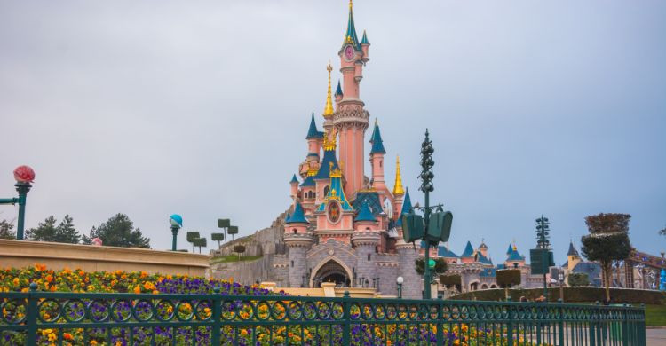 Disneyland París, París, Francia. (Adobe Stock)