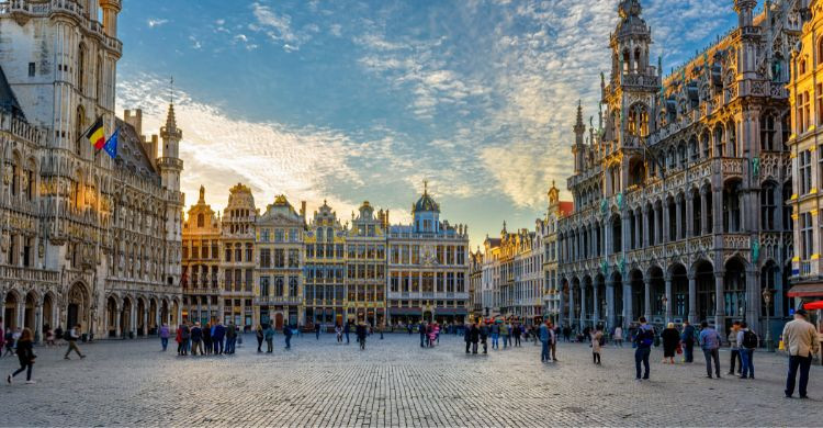 Grand Place Bruselas (Adobe Stock)