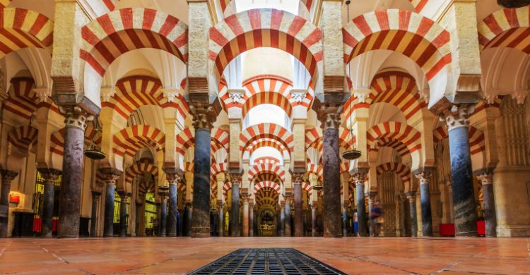 La Mezquita-Catedral de Córdoba (Patrimonio de la Humanidad desde 1984). (Adobe Stock)