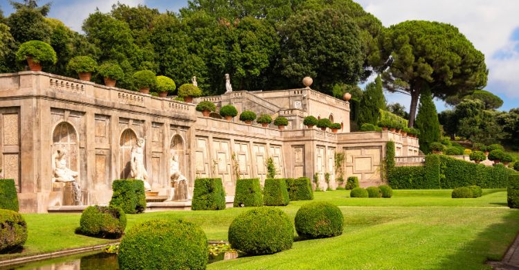 Parque y paisaje del jardín del Castel Gandolfo, Italia. (Adobe Stock)