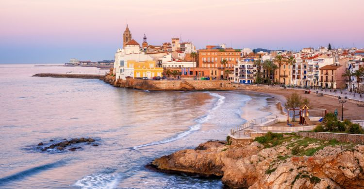 Sitges (Adobe Stock)