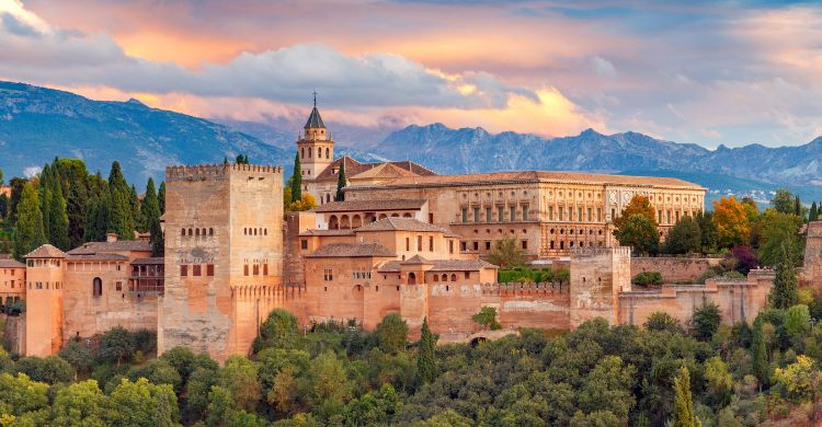 Vista aérea de la Alhambra, en Granada. (AdobeStock)