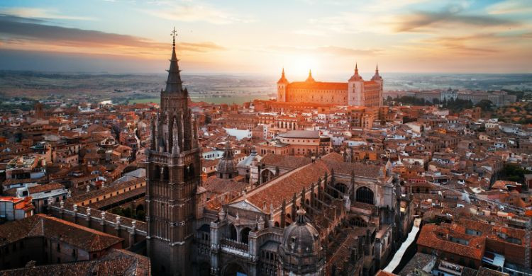 Vista aérea de la Catedral de Toledo, España. (Adobe Stock)