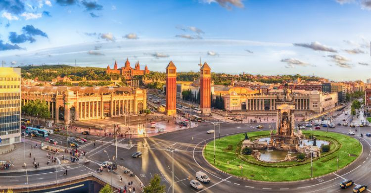Vista aérea panorámica de Plaza España, en Barcelona, Cataluña. (Adobe Stock)