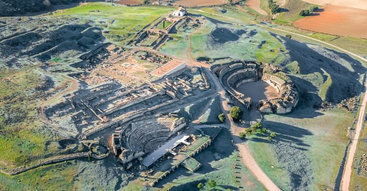 Vistas aéreas del Teatro romano de Segóbrica, en Cuenca, España. (Adobe Stock)