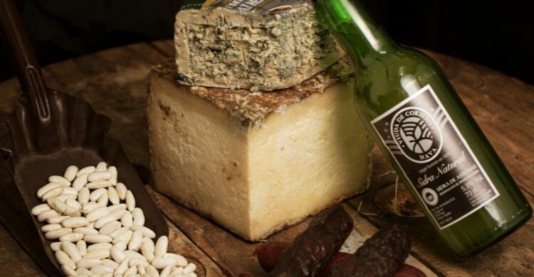 Oviedo, ciudad designada como la Capital Española de la Gastronomía en 2024, es una de las ciudades españolas más atractivas para los amantes de la gastronomía. (Adobe Stock)