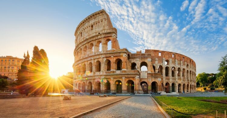 Coliseo Romano, el mayor amfiteatro del mundo, en Roma. (Adobe Stock)