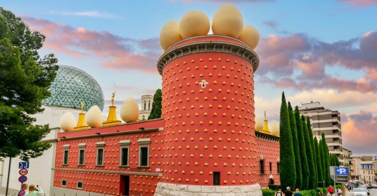 El Teatro-Museo de Salvador Dalí es otro de los monumentos históricos de España. (Adobe Stock)