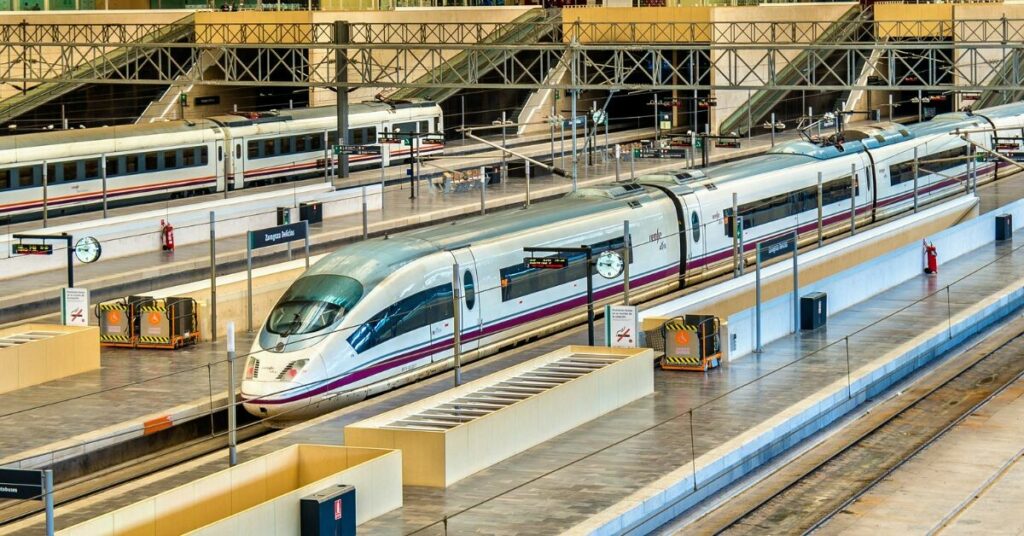 Sigue leyendo Renfe lanza billetes AVE para viajar a Asturias y Galicia desde 18 euros
