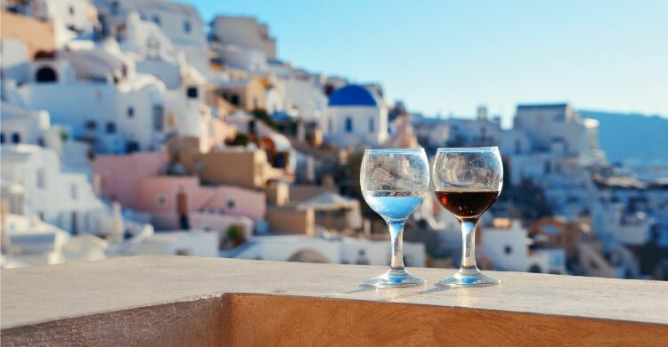 Qué hacer este verano en Santorini, Grecia (Adobe Stock)