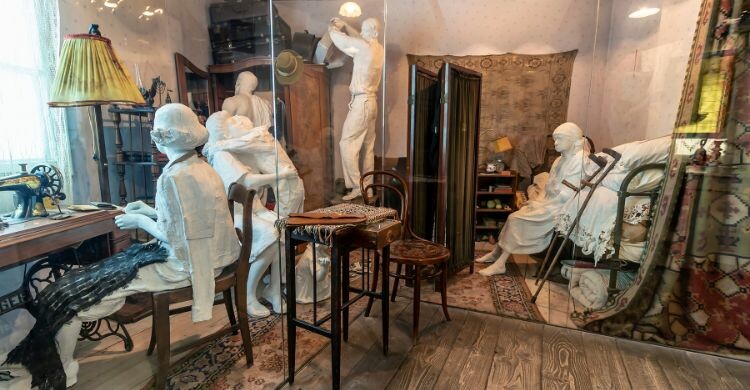 Representación del estilo de vida de los judíos en los guetos de la Polonia ocupada por los alemanes, en la fábrica de Oskar Schindler. (Adobe Stock)