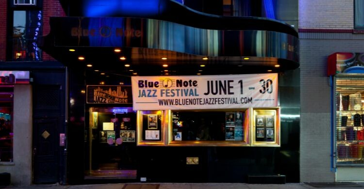 Restaurante y club de jazz en Greenwich, un barrio de Nueva York, Estados Unidos. (Adobe Stock)