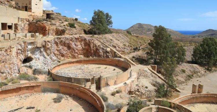 Ruinas abandonadas de las Minas de oro de Rodalquilar, en Almería. (Adobe Stock)