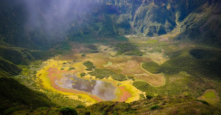 Vista aérea de la Caldeira do Faial, en el Parque Natural de Faial. (Adobe Stock)