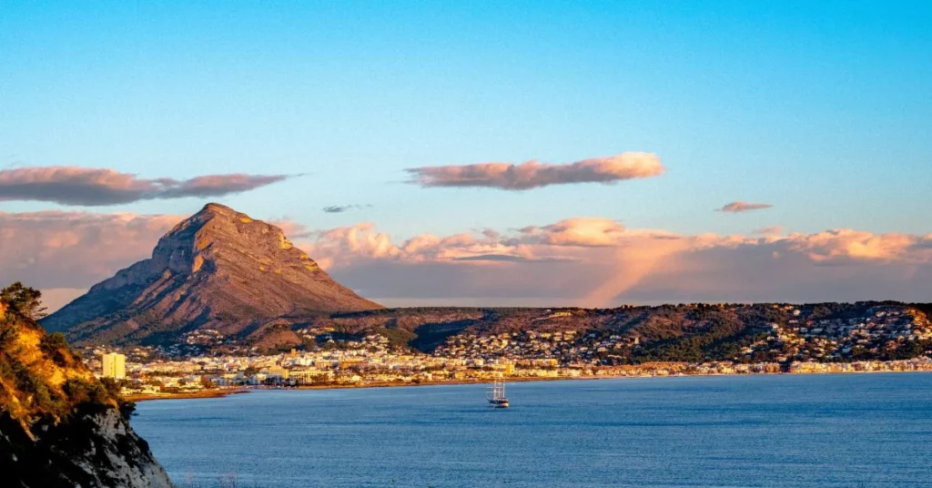 Sigue leyendo Los 10 sitios más bonitos que ver en Jávea