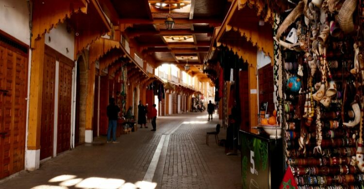 Zona de la antigua Medina de Rabat, donde encontrarás comercios artesanos, en Marruecos. (Adobe Stock)